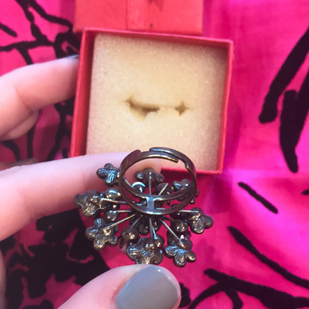 Fun floral ring - Picture 3 of 3